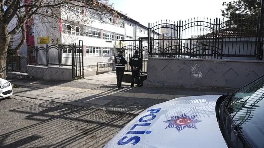 Milli Eğitim'de yeni dönem: 30 bin okul personeline geniş yetki