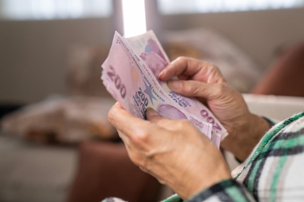 Emekli maaş farkları bugün hesaplara aktarılıyor: Kim ne kadar alacak?