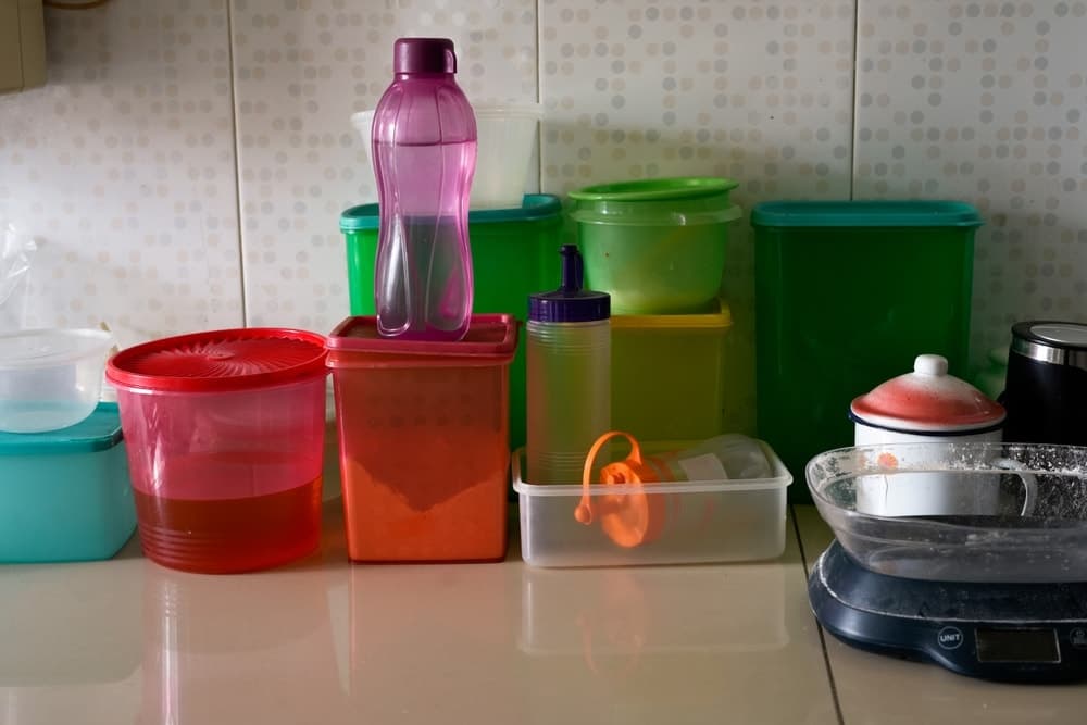 Uzmanlardan kritik uyarı: Evlerdeki plastik saklama kapları derhal çöpe atılmalı