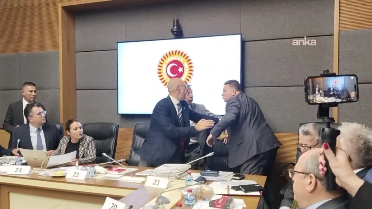 TBMM Genel Kurulu'nda gerginlik: MHP'li vekil masaya yumruk attı, İYİ Partili vekile yürüdü