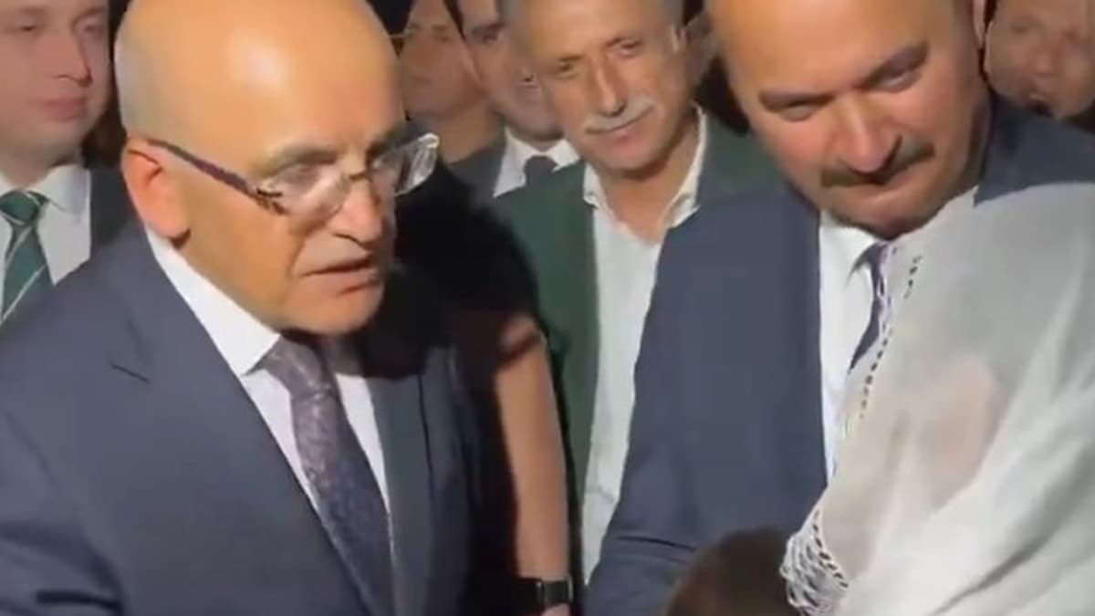 Mehmet Şimşek'ten Diyarbakır'da duygusal diyalog: Çocukları için iş isteyen kadına Kürtçe yanıt