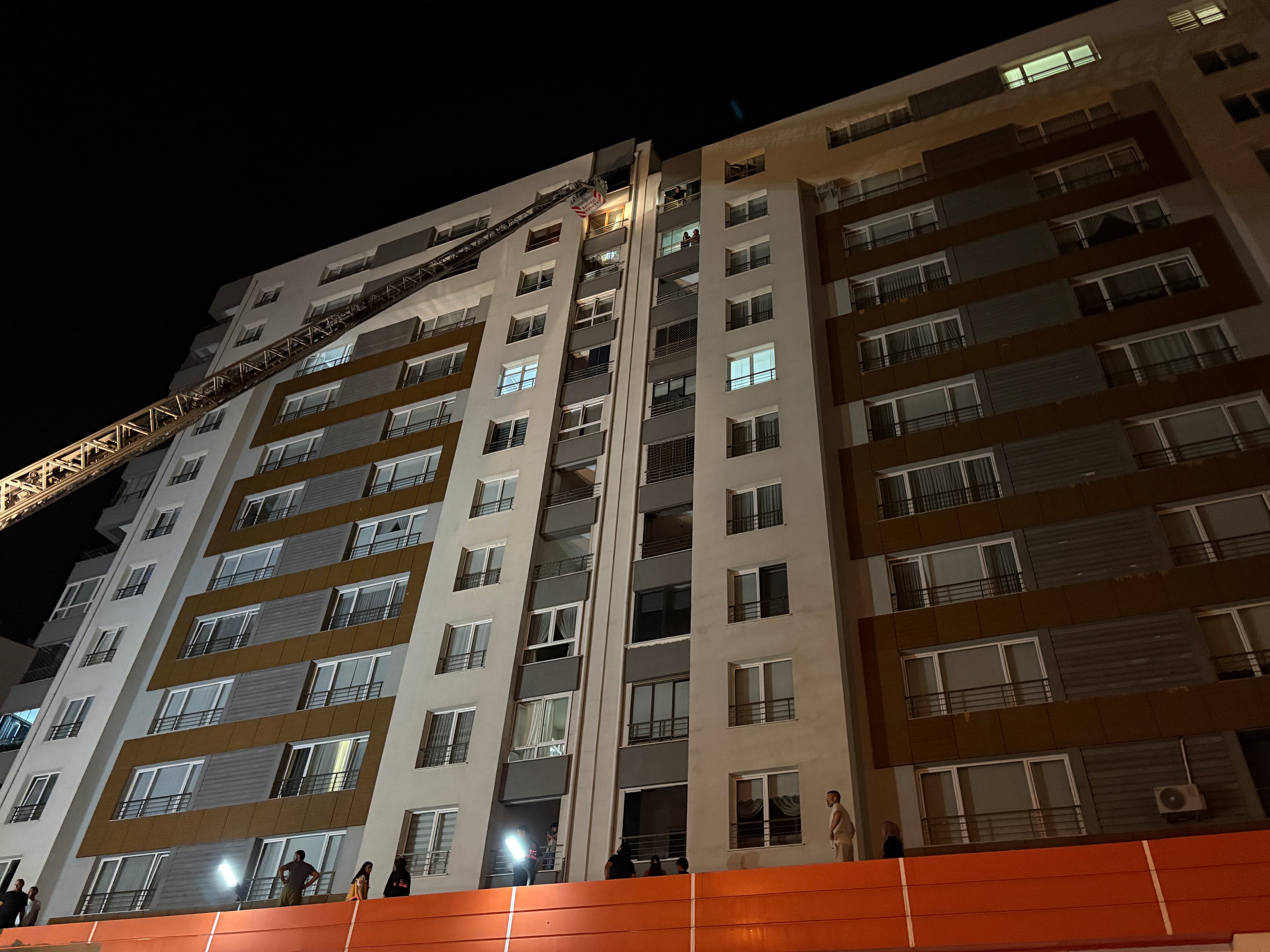 Kayseri'de yangın faciası: Alevlerden kaçarken balkondan düşen vatandaş hayatını kaybetti