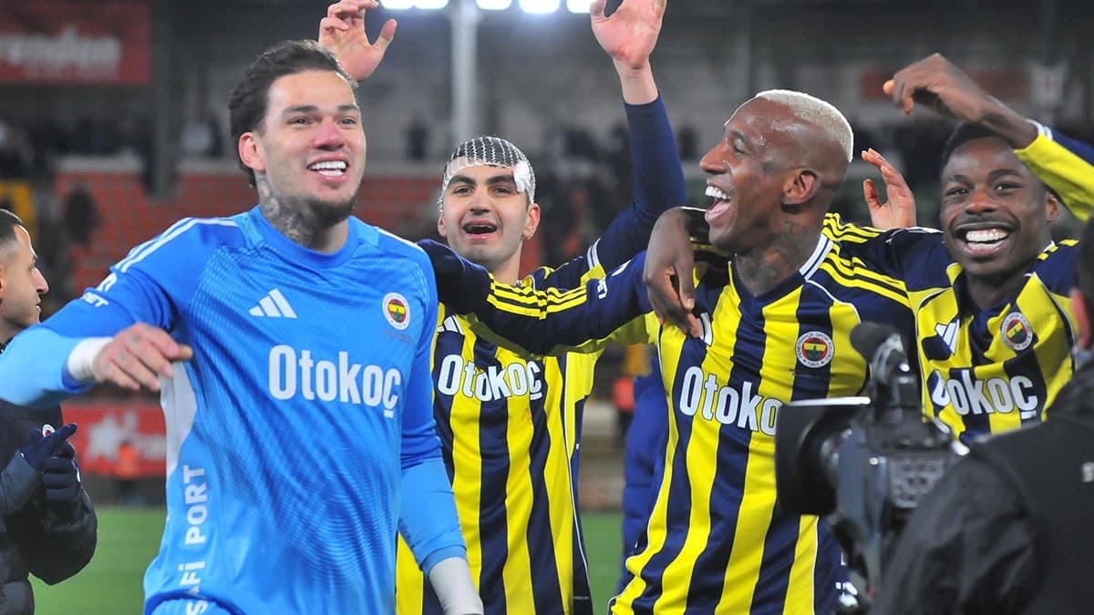 Yıldız futbolcudan sürpriz veda mesajı: İstanbul'dan ayrılık sinyalleri