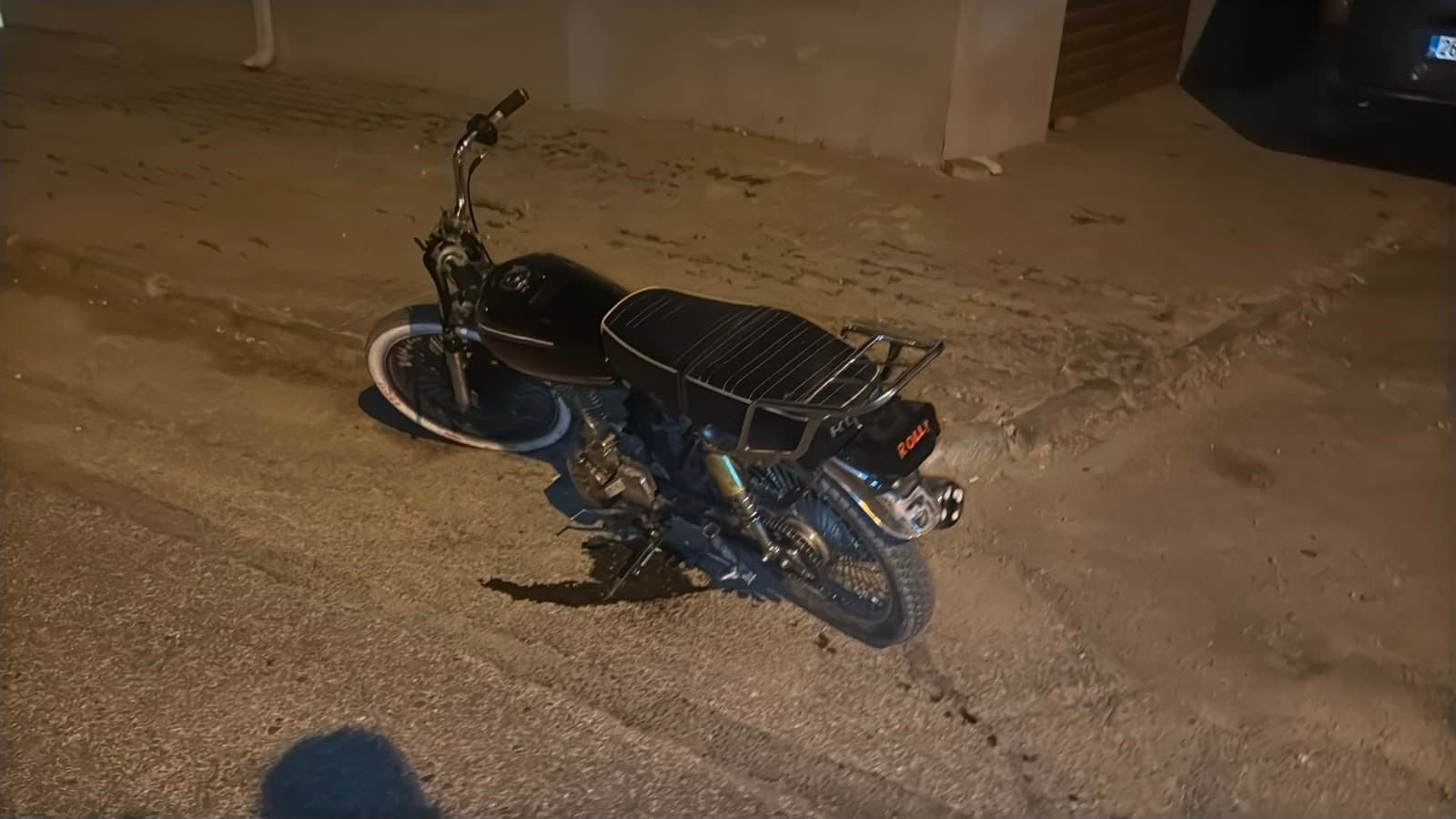 Polisten kaçarken telefonunu düşürdü, kimliği ele verdi: Ehliyetsiz sürücüye 88 bin TL ceza