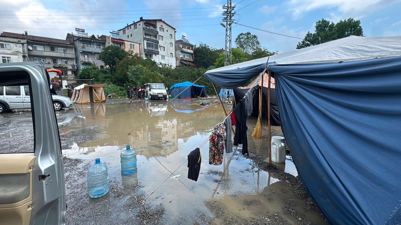 Alaplı'da sağanak felaketi: Mevsimlik işçilerin çadırları sular altında kaldı