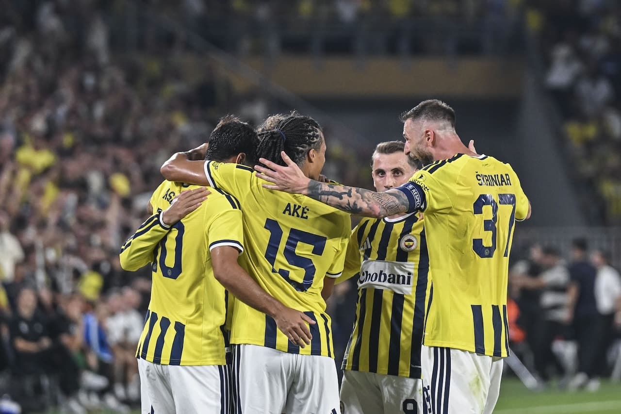 Fenerbahçe'de 3 oyuncunun bileti kesildi: Ayrılık kapıda