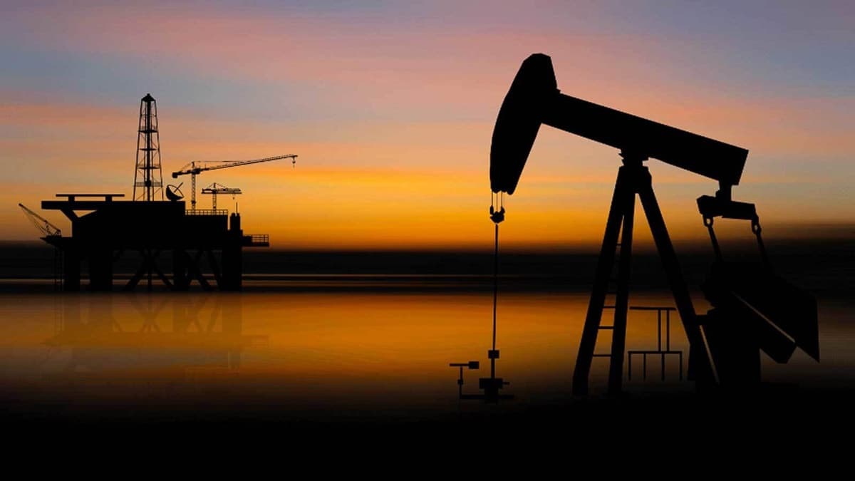 Hürmüz Boğazı'ndaki artan gerilim küresel petrol fiyatlarını yukarı çekti