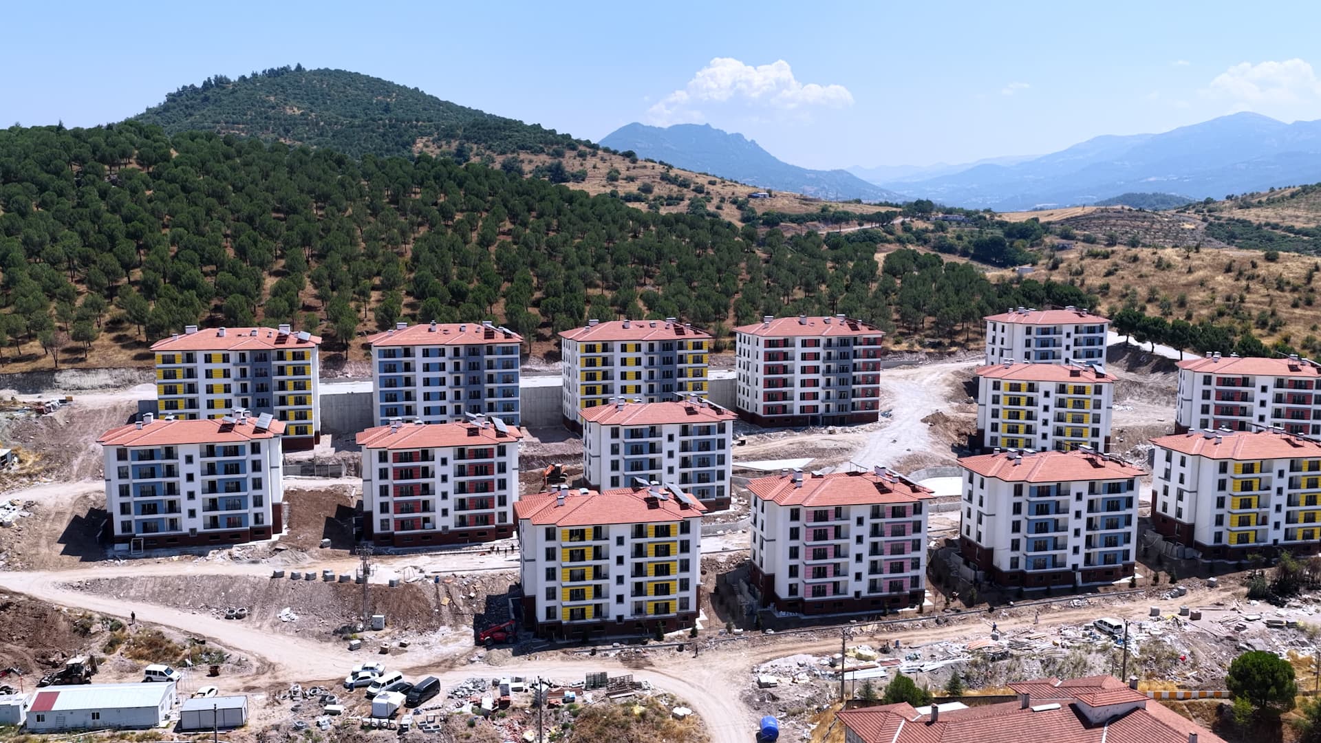 Sındırgı depremi sonrası afet konutları teslime hazır: Anahtarlar yakında sahiplerine verilecek