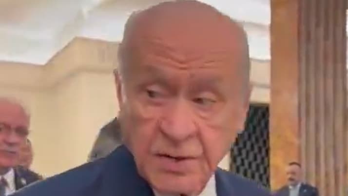 Devlet Bahçeli'ye sorulan soru salonu gerdi: 'Bu soru mu şimdi?'
