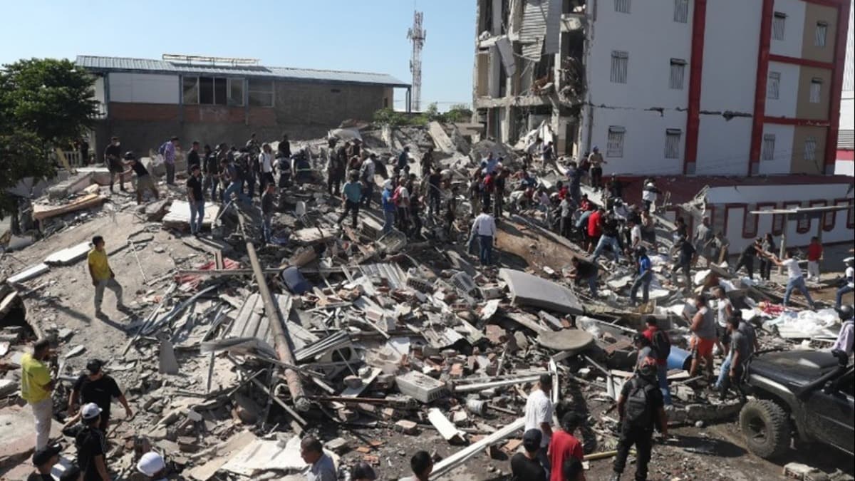 Kolombiya'yı 7,4'lük deprem vurdu: Ölü sayısı 132'ye çıktı