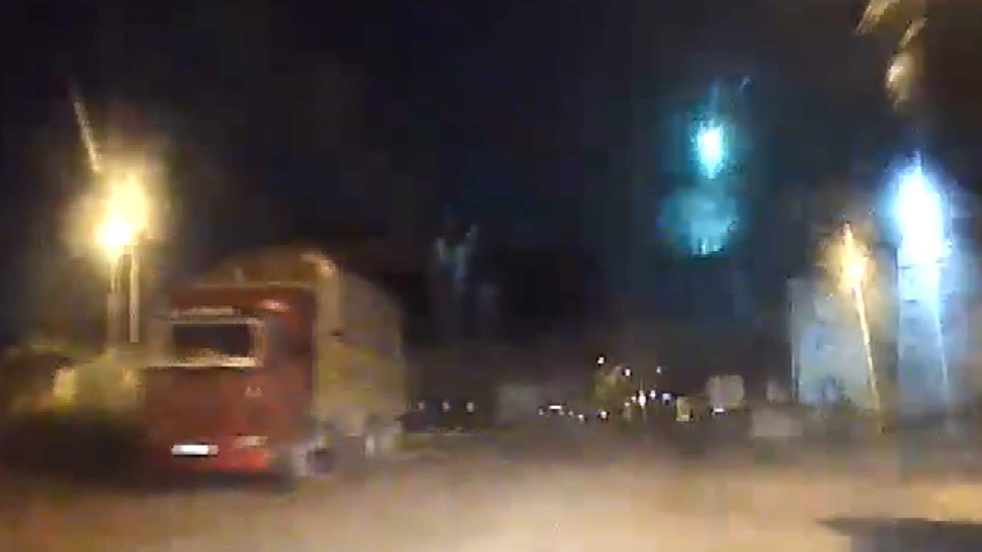 İstanbul semalarını aydınlatan gök taşı böyle görüntülendi