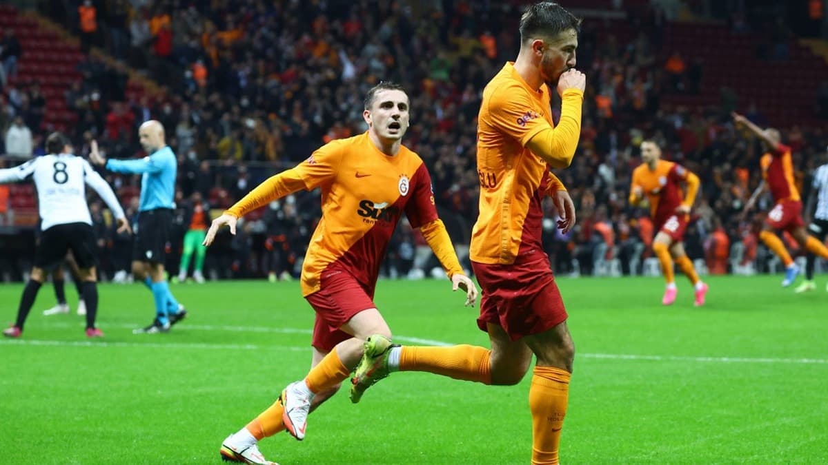 Galatasaray'dan ayrılan futbolcu eski kulübüne resmen döndü
