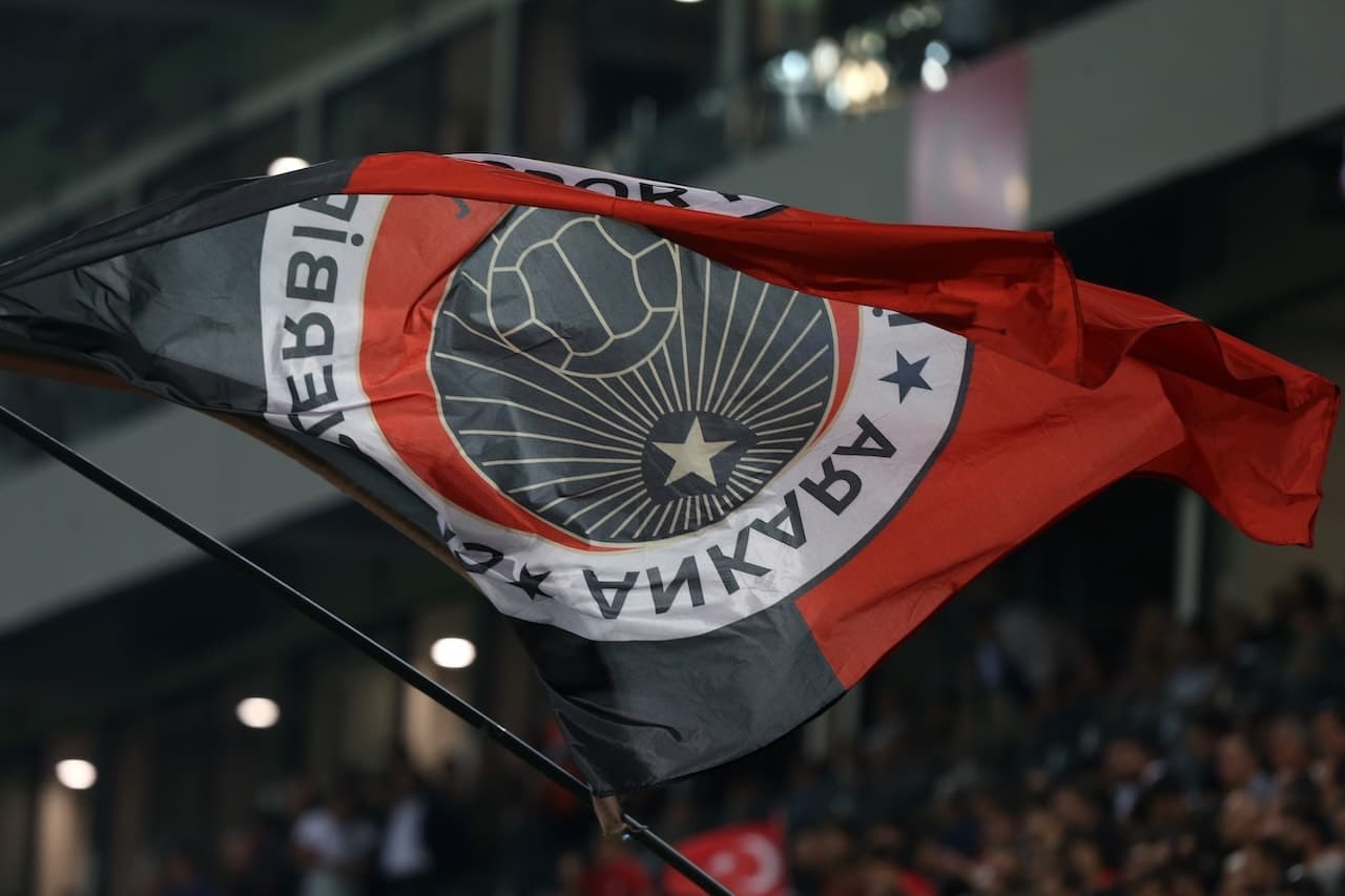 Fenerbahçe derbisinin bilet fiyatları taraftarları ayağa kaldırdı