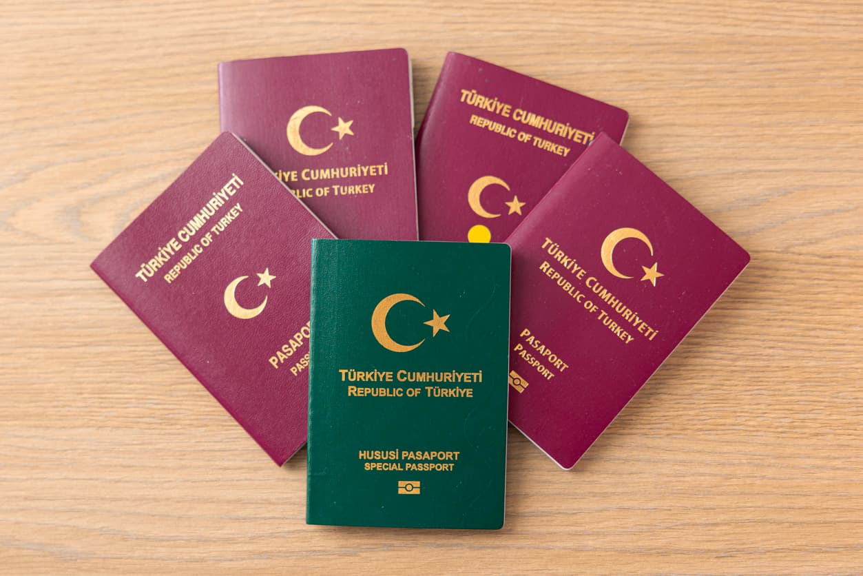 Bakan Çiftçi duyurdu: Gazi ve şehit yakınlarına yeşil pasaport müjdesi