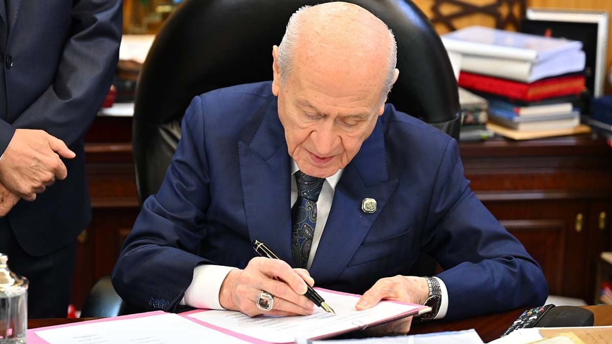 Bahçeli'den Çerçeve Yasa'ya ilişkin şiir dolu açıklama: 'Allah'tan yalnız iki şey istiyorum'