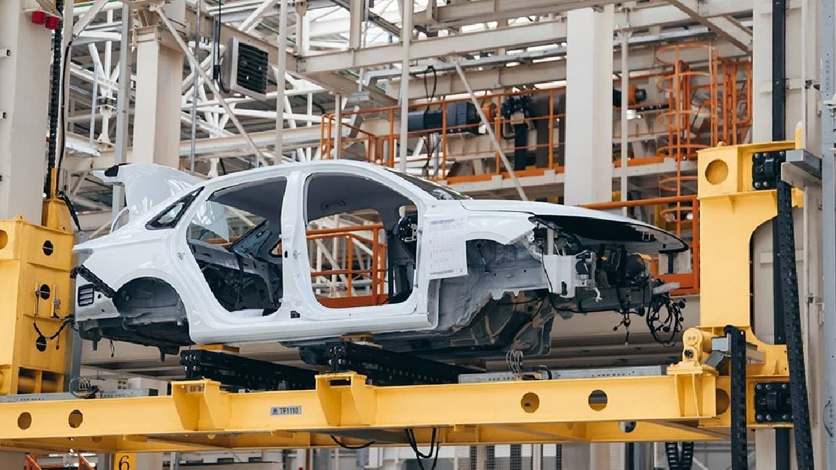 Otomotiv devinden beklenmedik kararı: Rotasını değiştiriyor