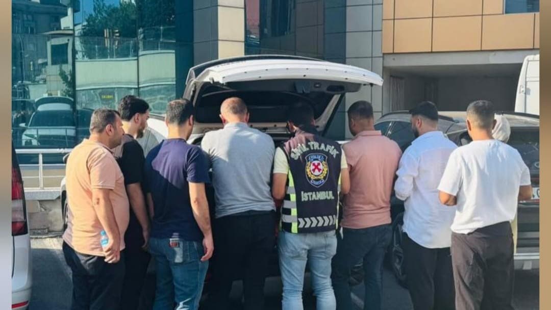 TEM Otoyolu'nda tehlikeli konvoy: 9 sürücüye 198 bin lira ceza