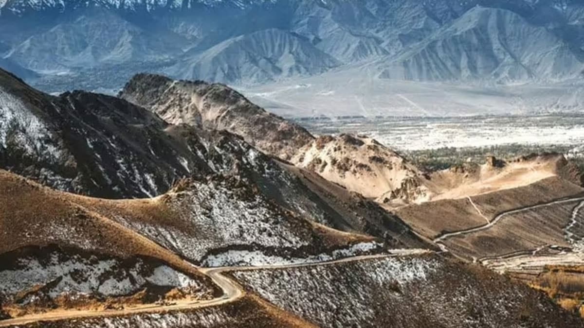 Dünyanın en yüksek rakımlı yolu hizmete açıldı: Everest'in zirvesinden bile yüksek