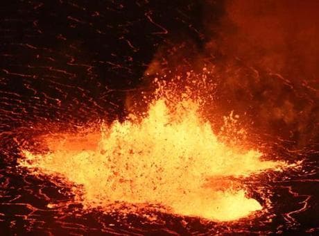 Dünyanın en aktif yanardağı Kilauea 53'üncü kez faaliyete geçti: Lavlar 150 metreye yükseldi