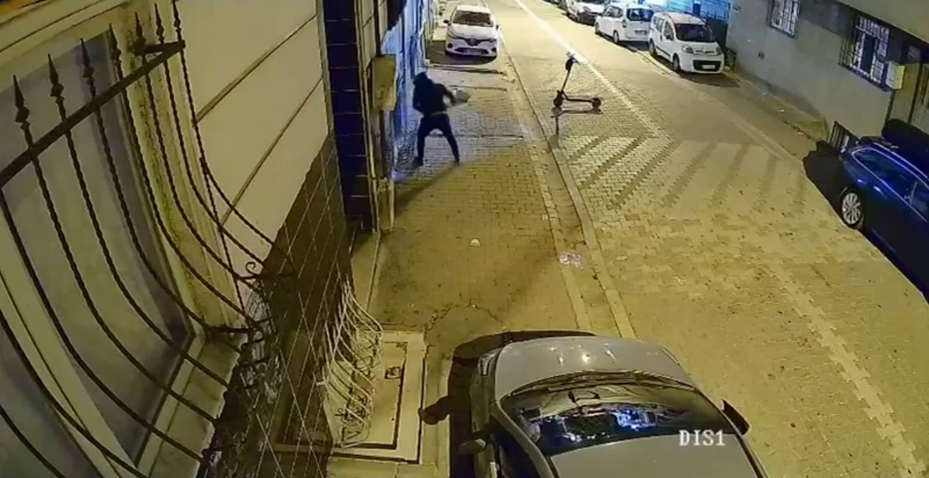 Esenyurt'ta dehşet: Eski sevgili binayı kundakladı, aile korkudan evini satışa çıkardı