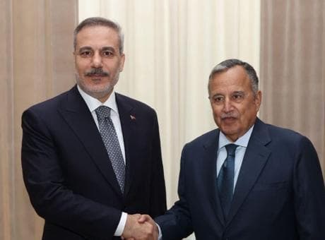 Bakan Fidan, Arap Birliği Genel Sekreteri Fehmi ile Mısır'da Bir Araya Geldi