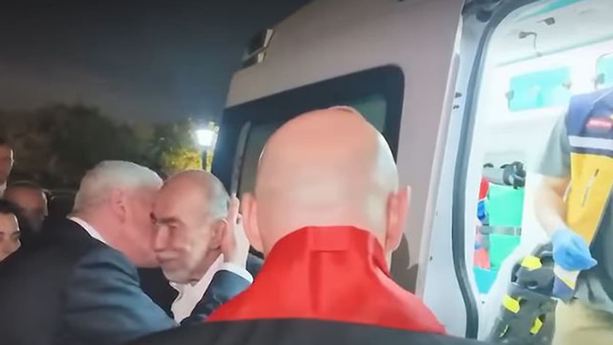 Ambulansla geldi, “Hayır” oyu verdi ve geri döndü