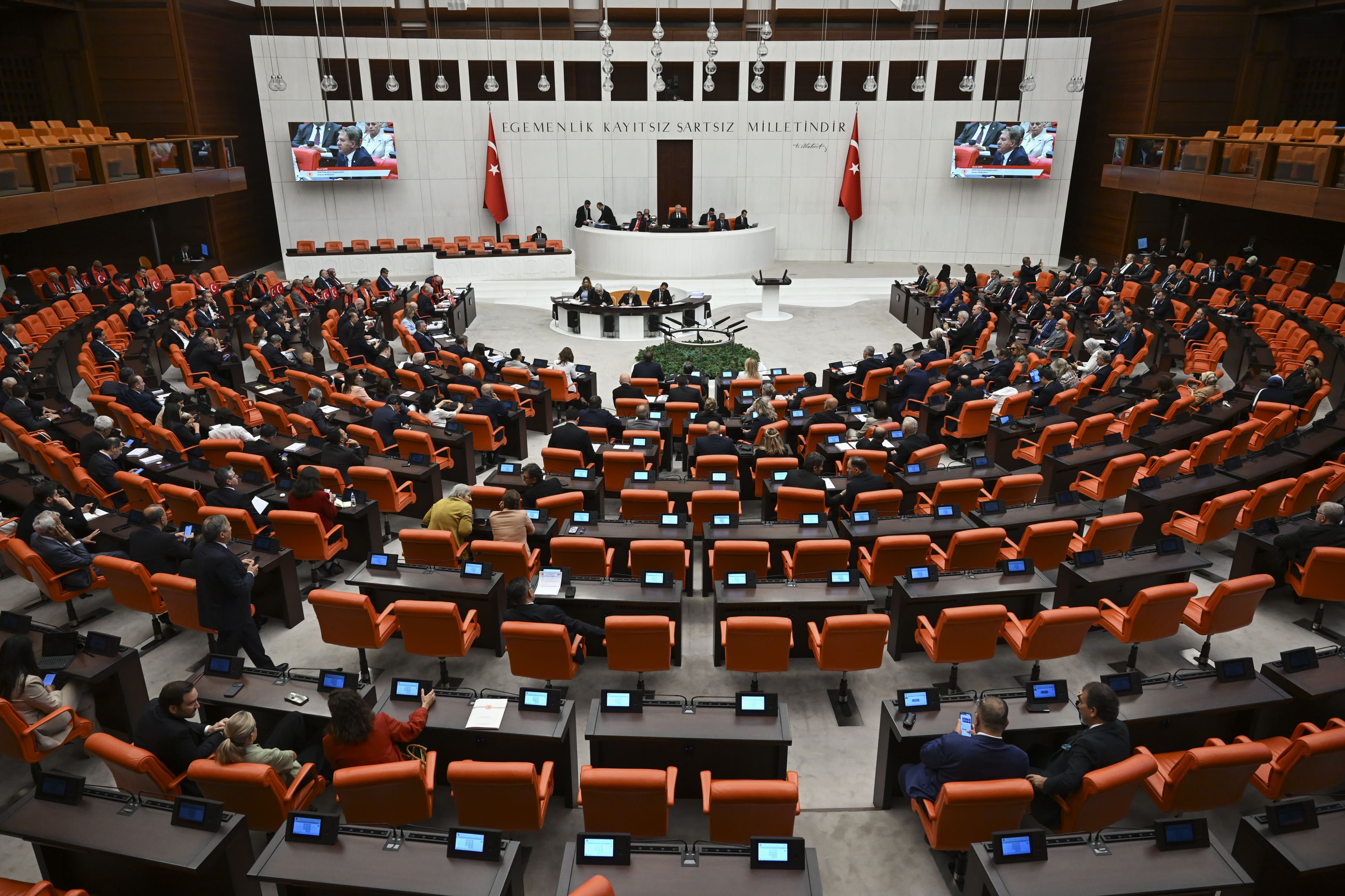 AK Parti'nin Meclis'teki sandalye sayısı 280'e yükseldi: Üç milletvekili daha katıldı