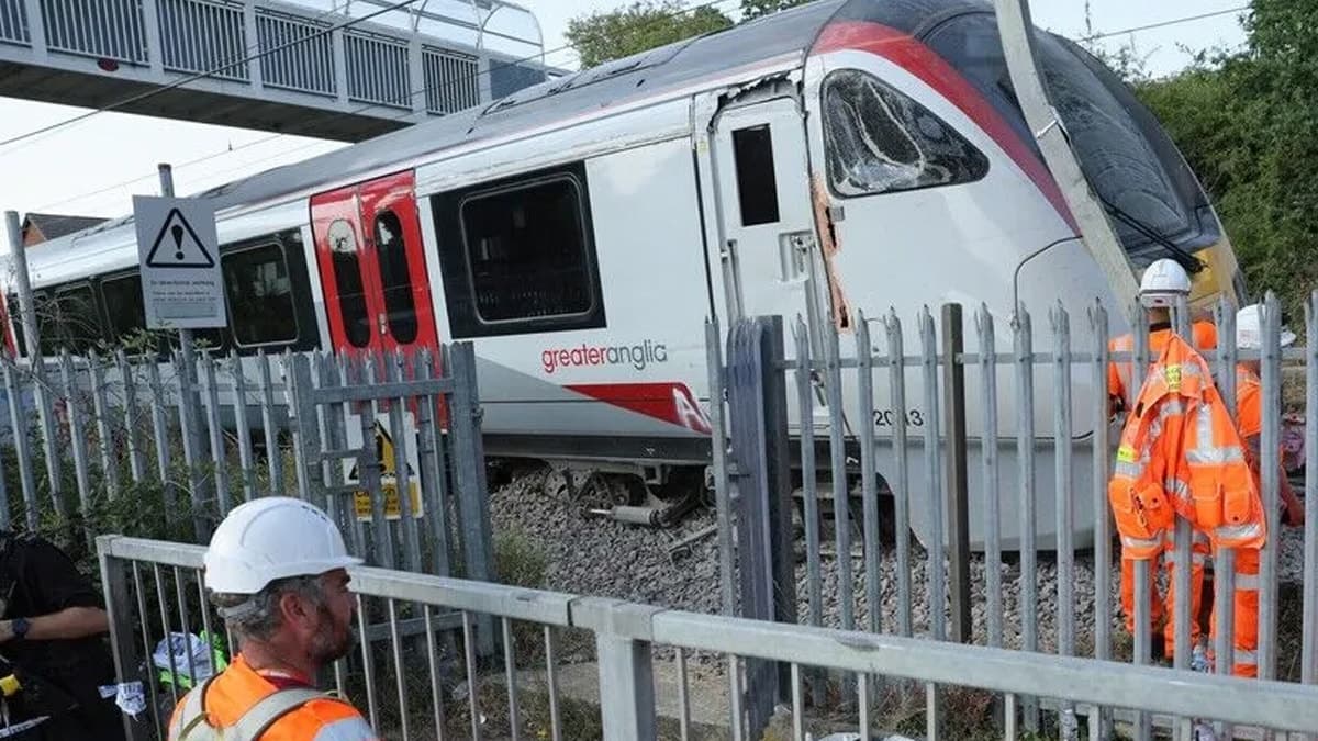 İngiltere'de art arda yaşanan tren kazaları endişe yarattı