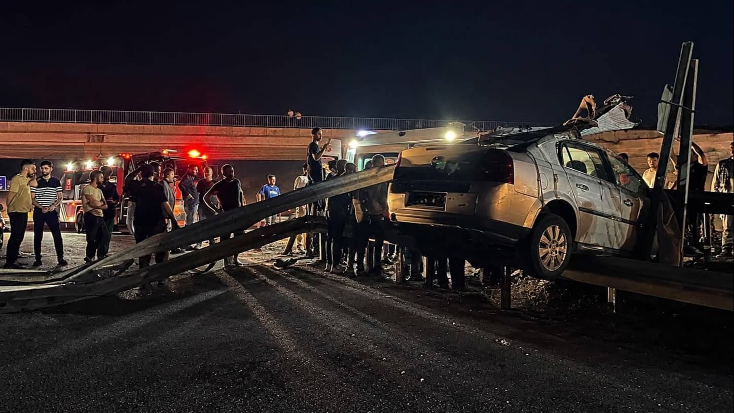 Malatya'da çelik bariyerlere çarpan ehliyetsiz sürücü hayatını kaybetti