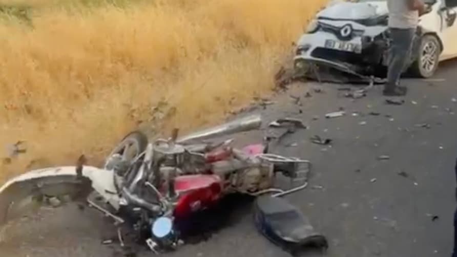Mardin'de feci kaza: Otomobille çarpışan motosikletteki 2 kişi yaşamını yitirdi