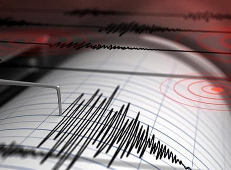 İspanya'nın güneyinde 5 büyüklüğünde deprem: Binalar ve araçlar zarar gördü