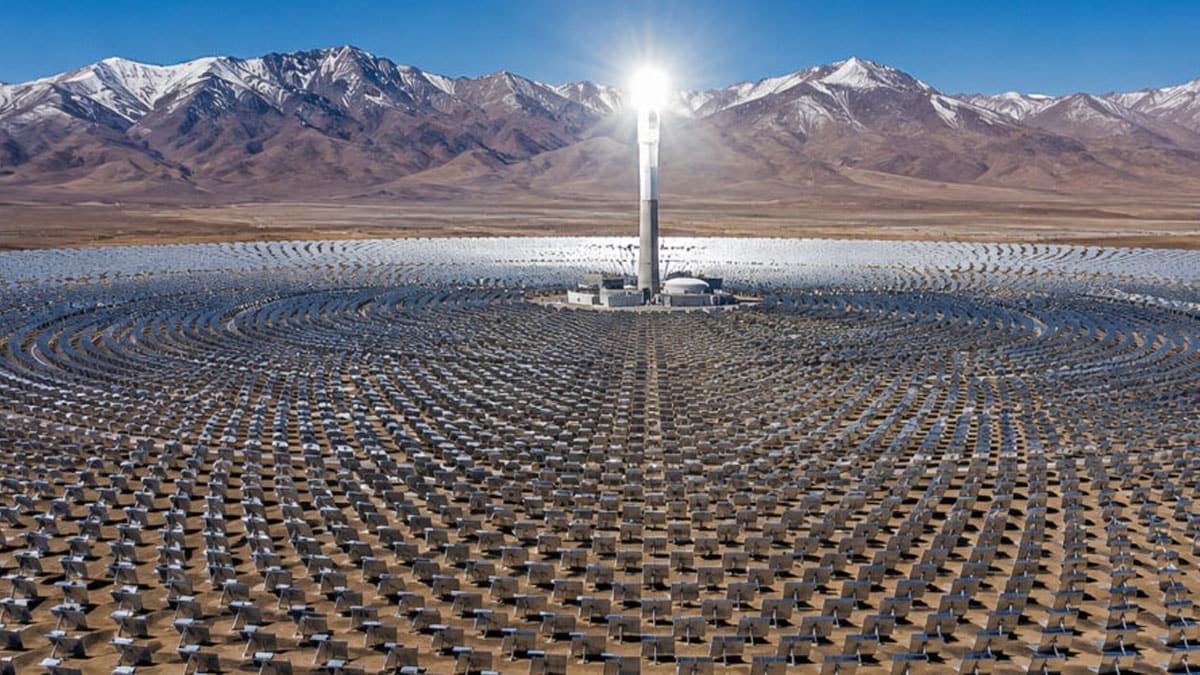 Dünyanın Çatısı'nda 16 Bin Aynalı Dev Proje: Solar Enerjiyle Spor Tesisleri Aydınlanacak