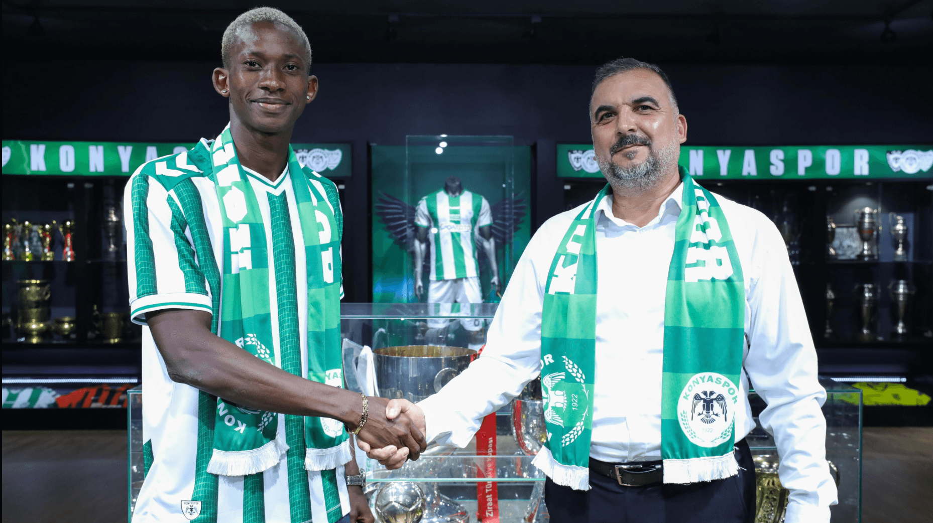 Konyaspor transferde hız kesmiyor: 4 futbolcuyla birden imza atıldı