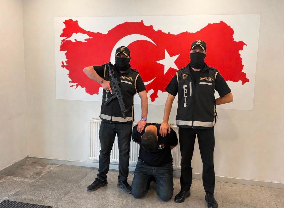 Bakü'de yakalanan suç örgütü şüphelisi Türkiye'ye getirildi