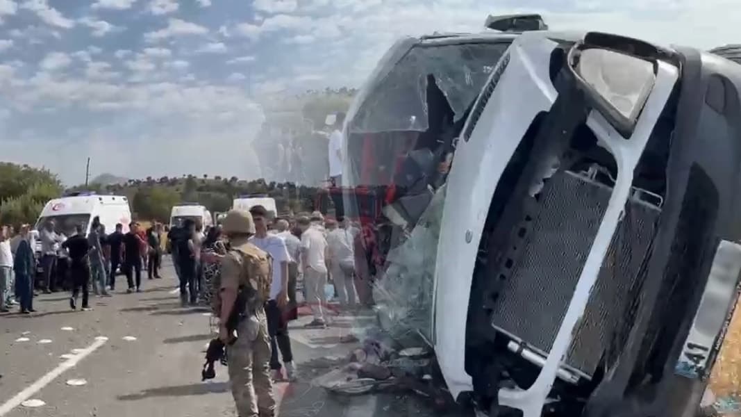 Nişan yolunda yaşanan feci kazada bilanço ağırlaştı: 7 kişi hayatını kaybetti, 9 yaralı