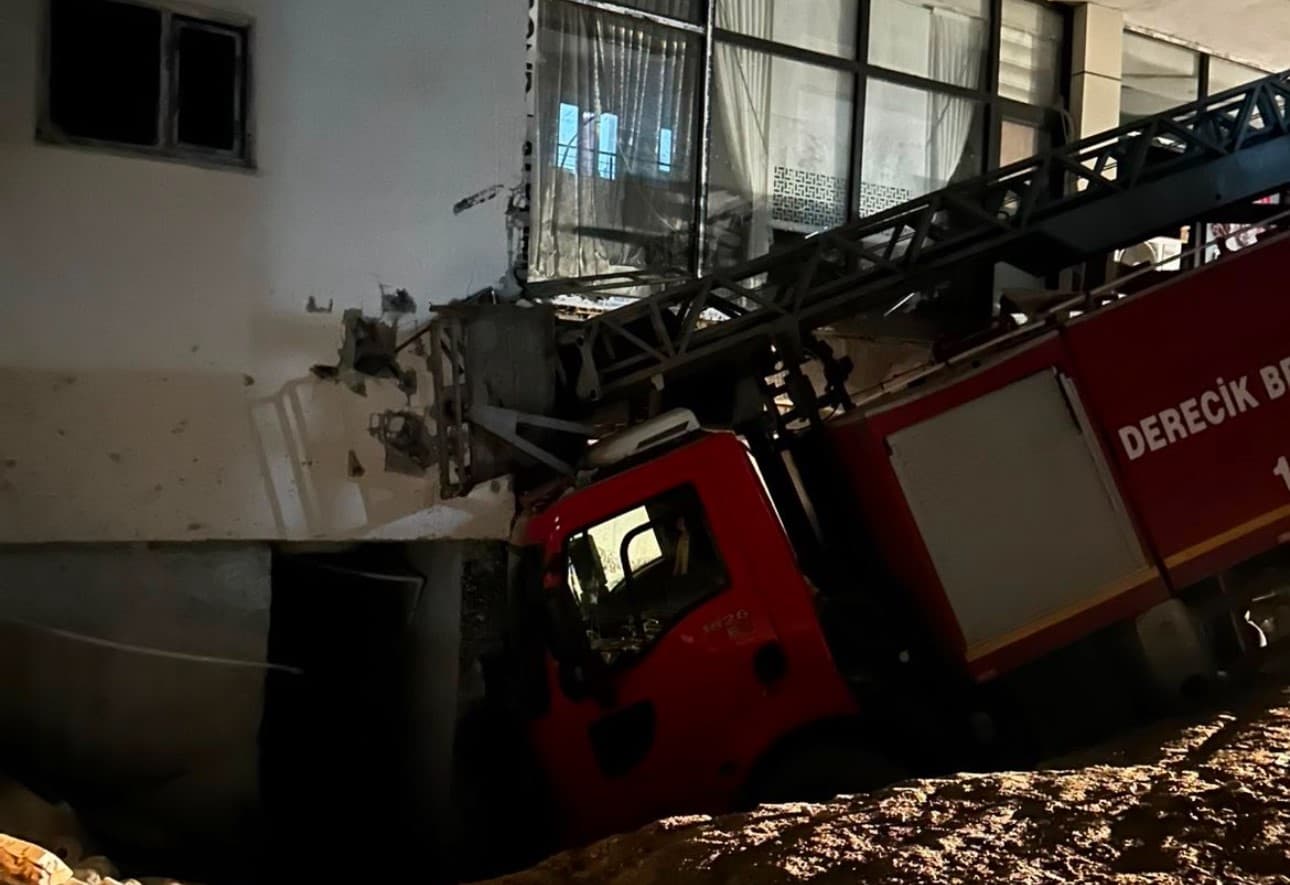 Hakkari'de acı olay: Anahtarını unutan uzman çavuş itfaiye aracında hayatını kaybetti