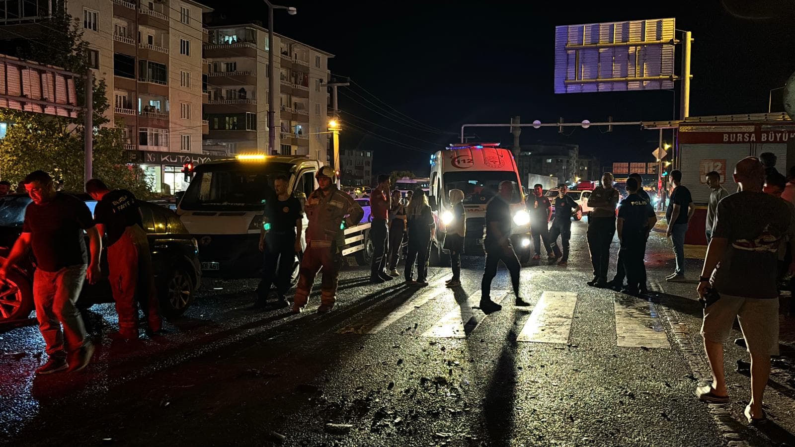 Bursa'da kırmızı ışık faciası: 1'i ağır 5 kişi yaralandı