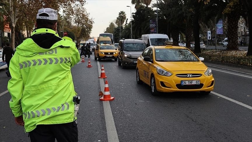 İstanbul'da triatlon şampiyonası nedeniyle geniş çaplı yol kapatma