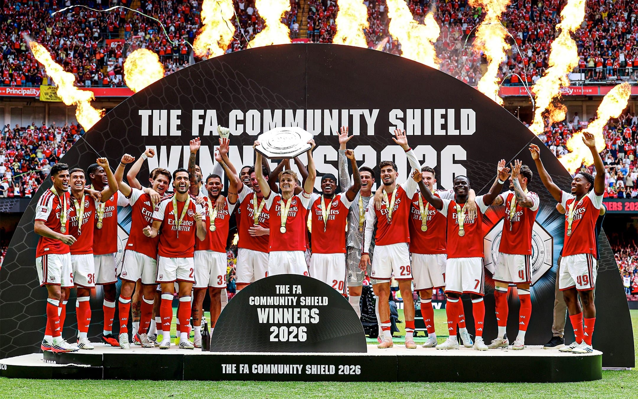 Arsenal, City'yi sahadan sildi! Kupayı müzesine götürdü