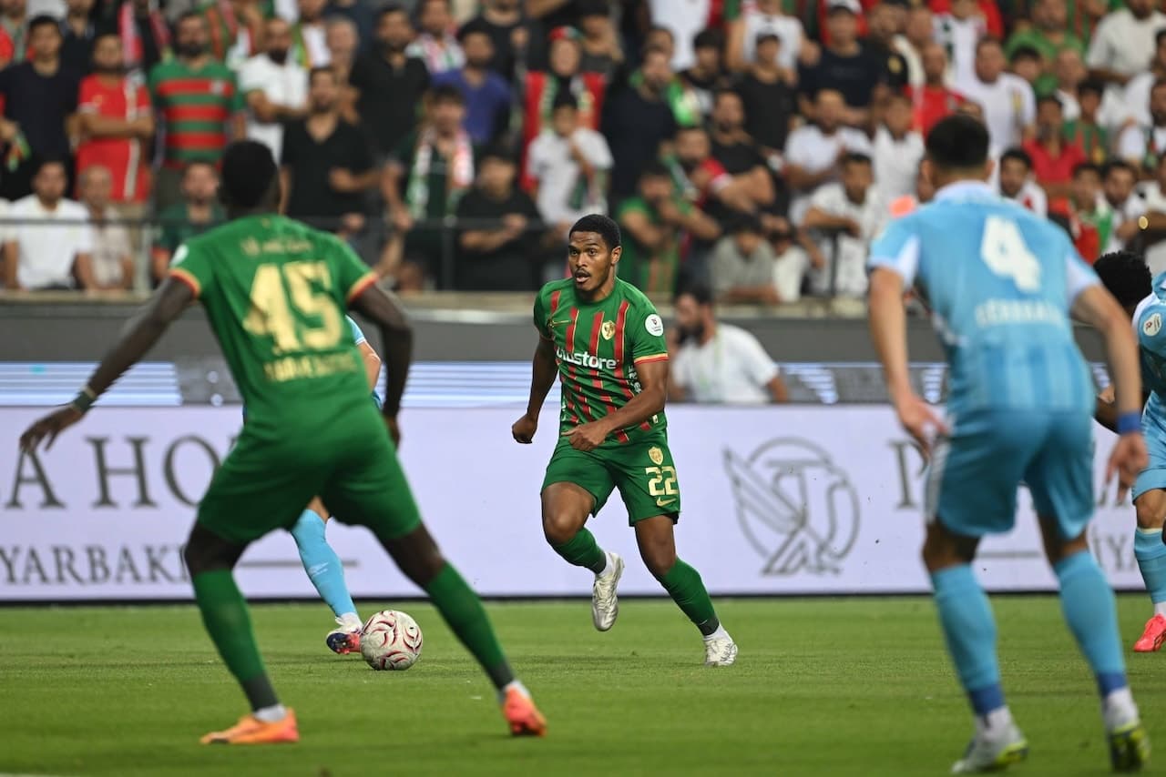 Süper Lig'in yeni yüzleri karşı karşıya: Amedspor gol oldu yağdı, 3 gol iptal edildi