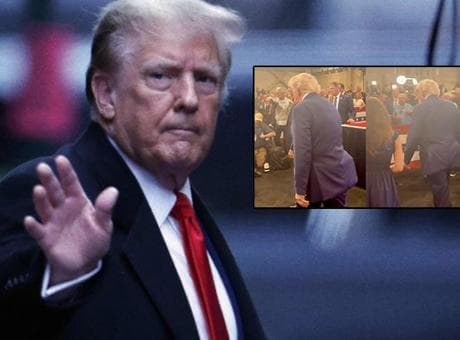 Trump'ın mitingdeki görüntüsü sosyal medyayı sardı: Takım elbisesinin altındaki gizemli çıkıntı merak konusu oldu