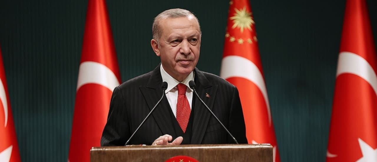 Cumhurbaşkanı Erdoğan, 17 Ağustos depreminin yıl dönümünde hayatını kaybedenleri andı