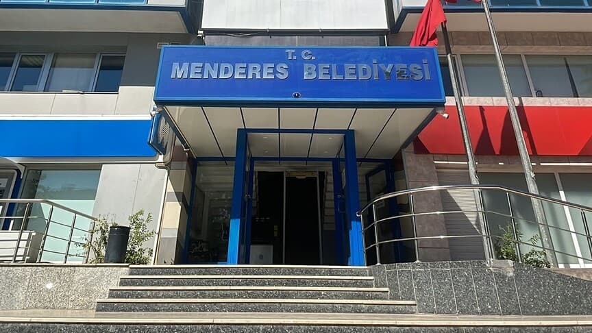 Menderes Belediyesi'nde başkanvekilliği koltuğu AK Parti'li Asuman Şen'e geçti