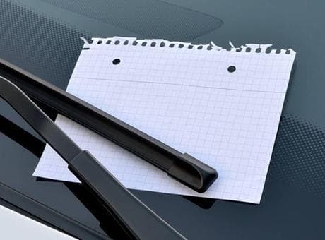 Markette alışveriş yaptı, aracının camındaki notla dehşete düştü: 'Aklıma en kötü ihtimaller geldi'