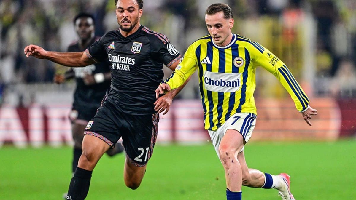 Fenerbahçe tribünleri Kerem'i ıslıklarla protesto etti