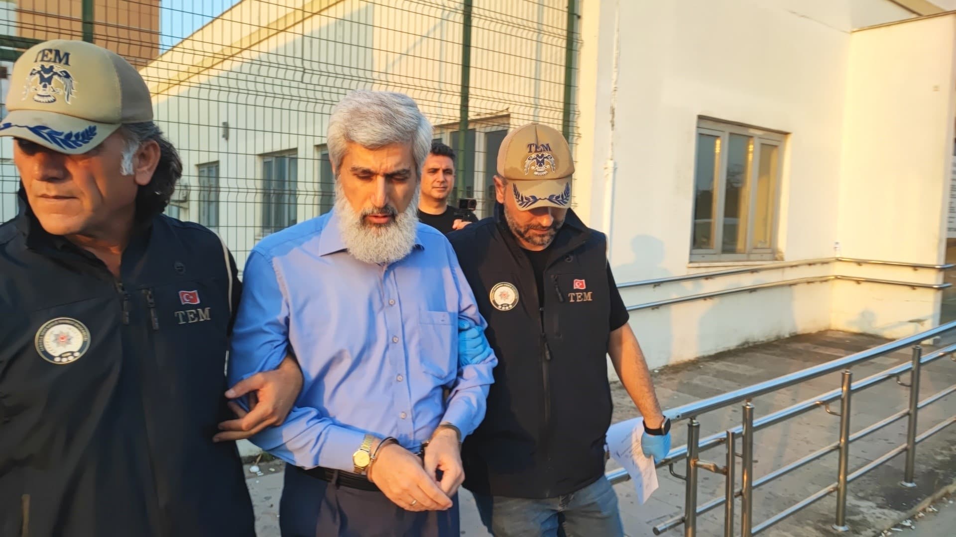Adana'da Furkan Vakfı kurucusu Alparslan Kuytul ve eşi gözaltına alındı