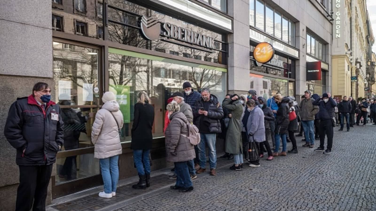 Vatandaşlar ATM'lere akın etti: Bankalar nakit talebiyle zorlandı, Hazine alarm veriyor