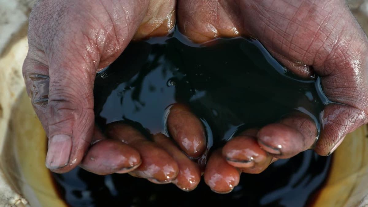 Büyük bir petrol sahası keşfedildi: Ülke 'geleceğe açılan kapı' ilan etti