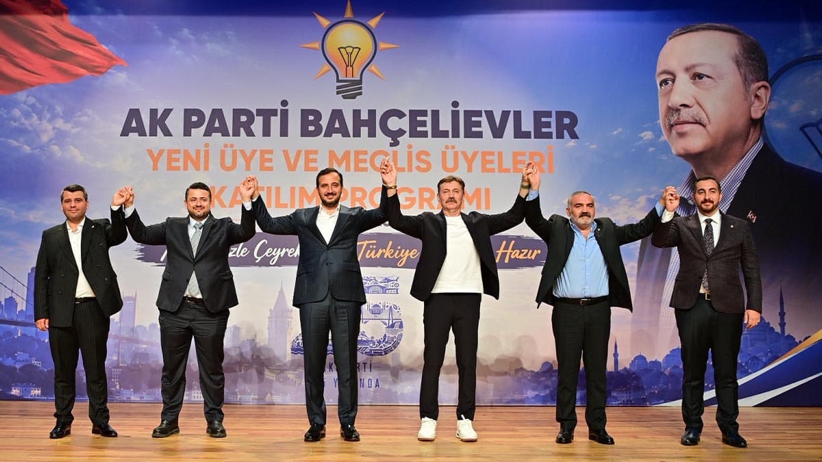 Bahçelievler'de siyasi dengeler sarstı: 3 CHP'li meclis üyesi AKP saflarına geçti, Cumhur İttifakı çoğunluğu ele aldı