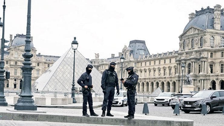 Paris Louvre Müzesi'nde Büyük Soygun: 88 Milyon Euroluk Tarihi Mücevherler Çalındı